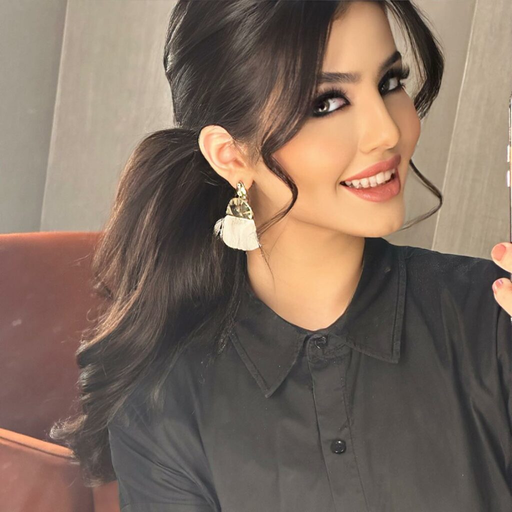 الفنانة السعودية الشابة بعد التجميل