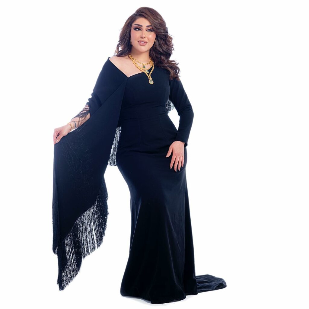 الفنانة الكويتية بفستان مميز