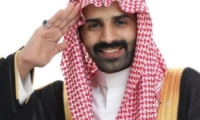 شاهد سعود القحطاني يختبئ بالحمام ويرفض الخروج.. لسبب غريب!