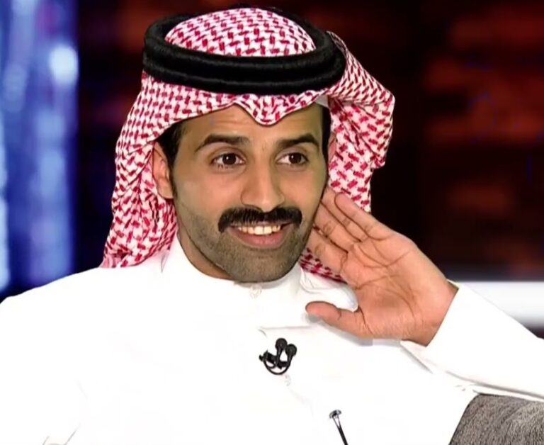 شاهد سعود القحطاني يوثق لحظة هروب الطلاب من المدرسة.. وأحدهم يفاجئه: “تكبيس”