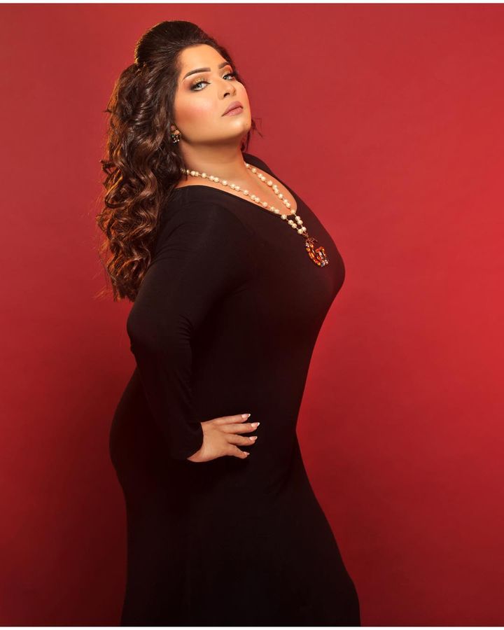 الفنانة الكويتية تستعرض جسمها بعد خسارة وزنها