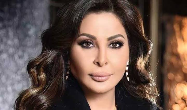 شاهد إليسا تشعل حماس الجمهور في حفلها بموسم الرياض