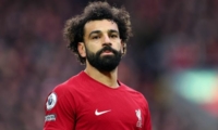 شاهد قميص محمد صلاح الممزق يثير سخرية الجمهور