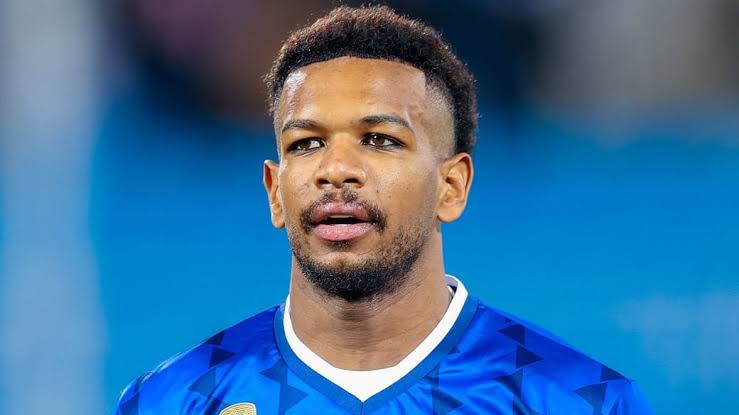 شاهد لاعب الهلال علي البليهي يبحث عن فتاة في المدرجات.. والكشف عن السبب