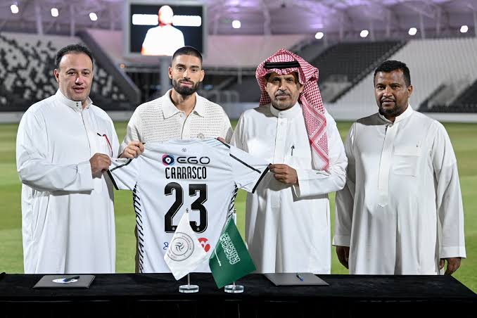 رسمياً.. الشباب يتعاقد مع اللاعب العالمي يانيك كاراسكو