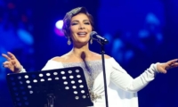 شاهد موقف محرج للفنانة أصالة على المسرح في مهرجان الغناء بالفحصى في الرياض