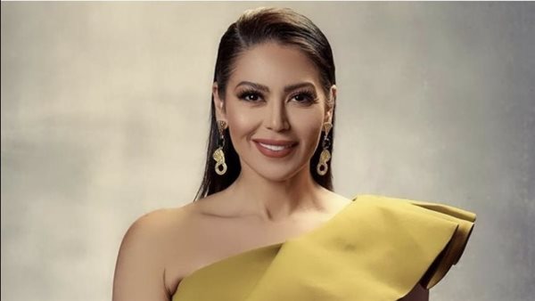 بعدما ظهرت تردد الترانيم داخل الكنيسة.. الفنانة لقاء الخميسي تخرج عن صمتها وتكشف مفاجأة بشأن ديانة والدتها