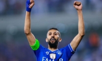 شاهد قائد الهلال سلمان الفرج يرقص في حفل زفاف خاله على نغمات الأغاني