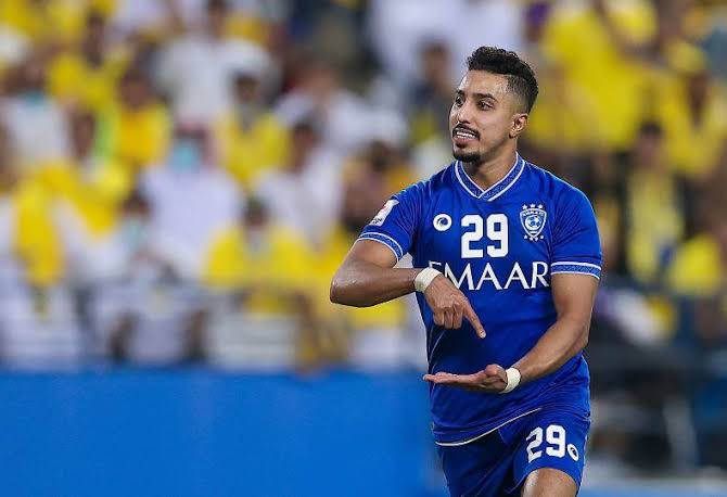 شاهد شاب أجنبي يعلن دخوله في الإسلام بسبب لاعب الهلال سالم الدوسري