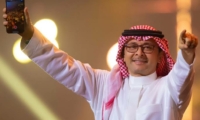 شاهد ردة فعل غريبة من عبدالمجيد عبدالله تجاه معجب التقط صورة تذكارية معه بعد حفله بالرياض