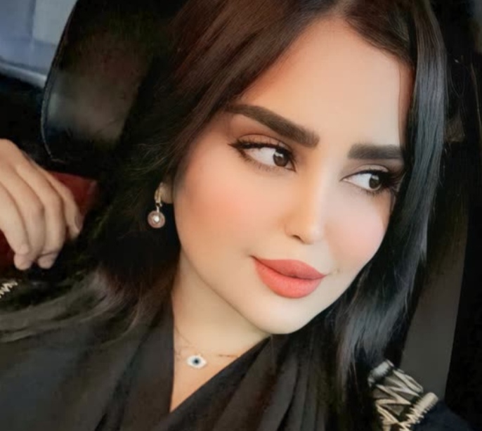 شاهد مشهورة سناب “ميعاد العسيري” تفاجئ متابعيها وتظهر لأول مرة كمذيعة